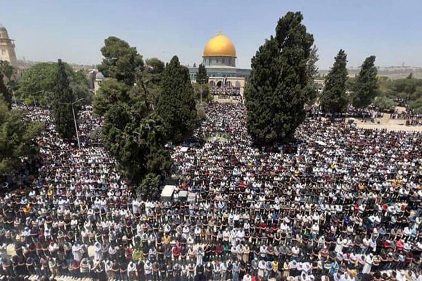 Hamas calls for performing Fajr and Friday prayers at Aqsa Mosque